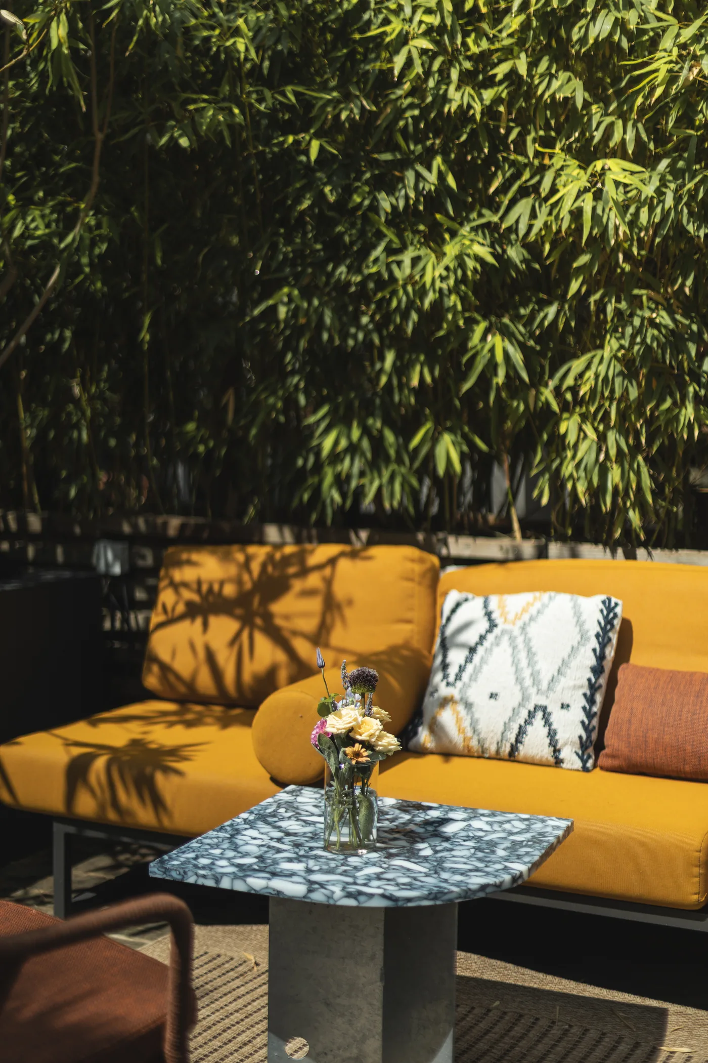 Lounge-Ecke im Garten