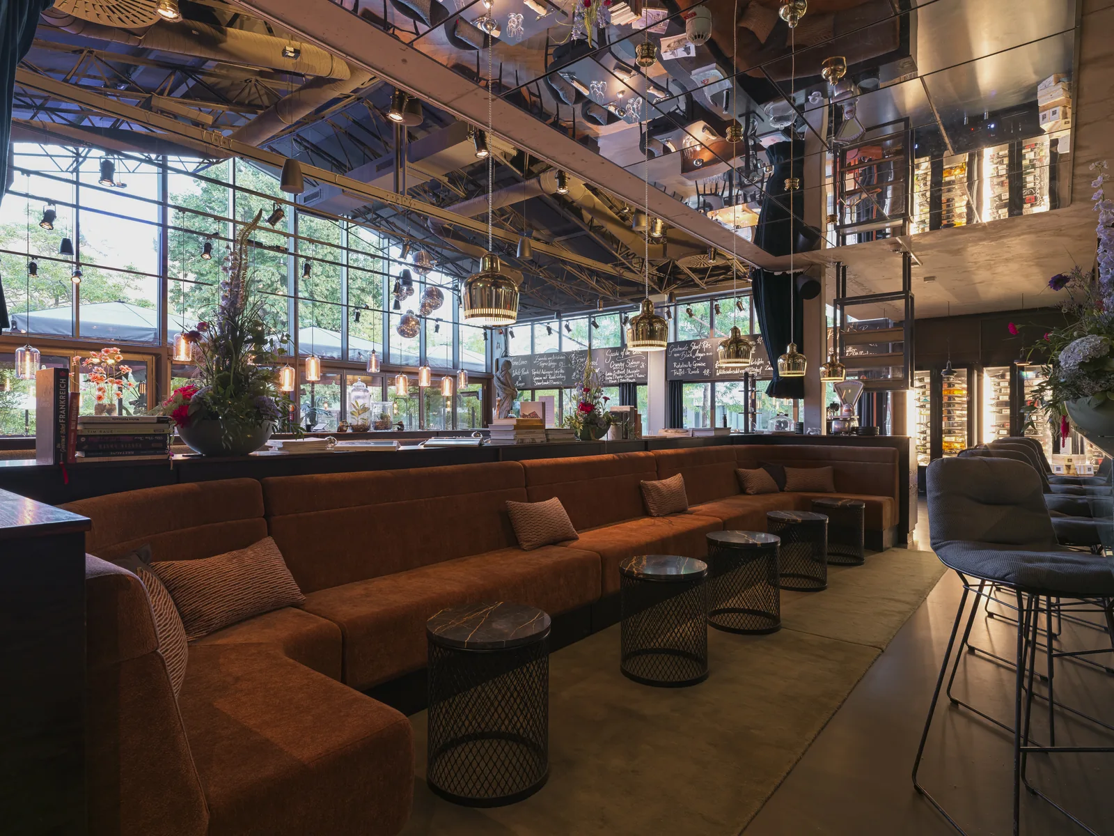 Lounge at the bar