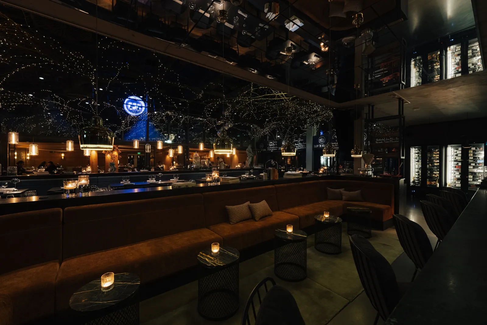 Die Bar-Lounge am Abend