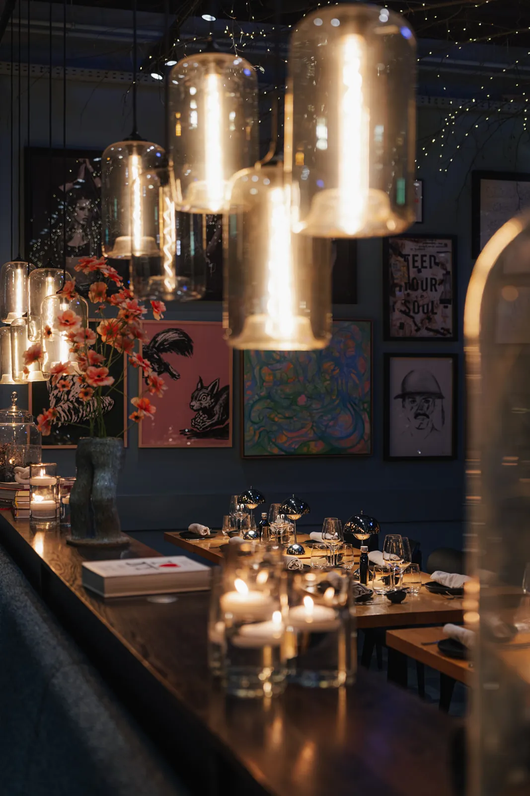 Das Restaurant unter Glasleuchten